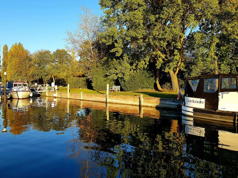 Shepperton Marina Bankside